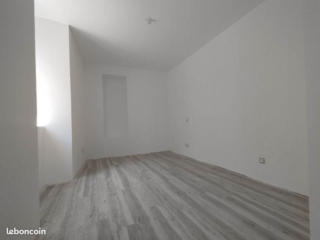 Appartement à louer, 61m², Parné-sur-Roc