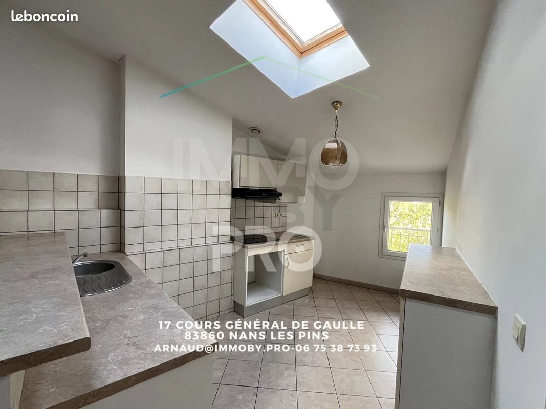 Appartement à louer, 82m², Rougiers