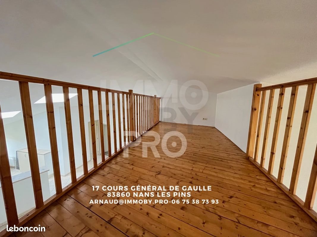 Appartement à louer, 82m², Rougiers