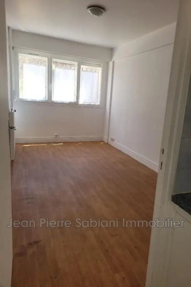 Appartement à louer, 19m², Paris 20ème