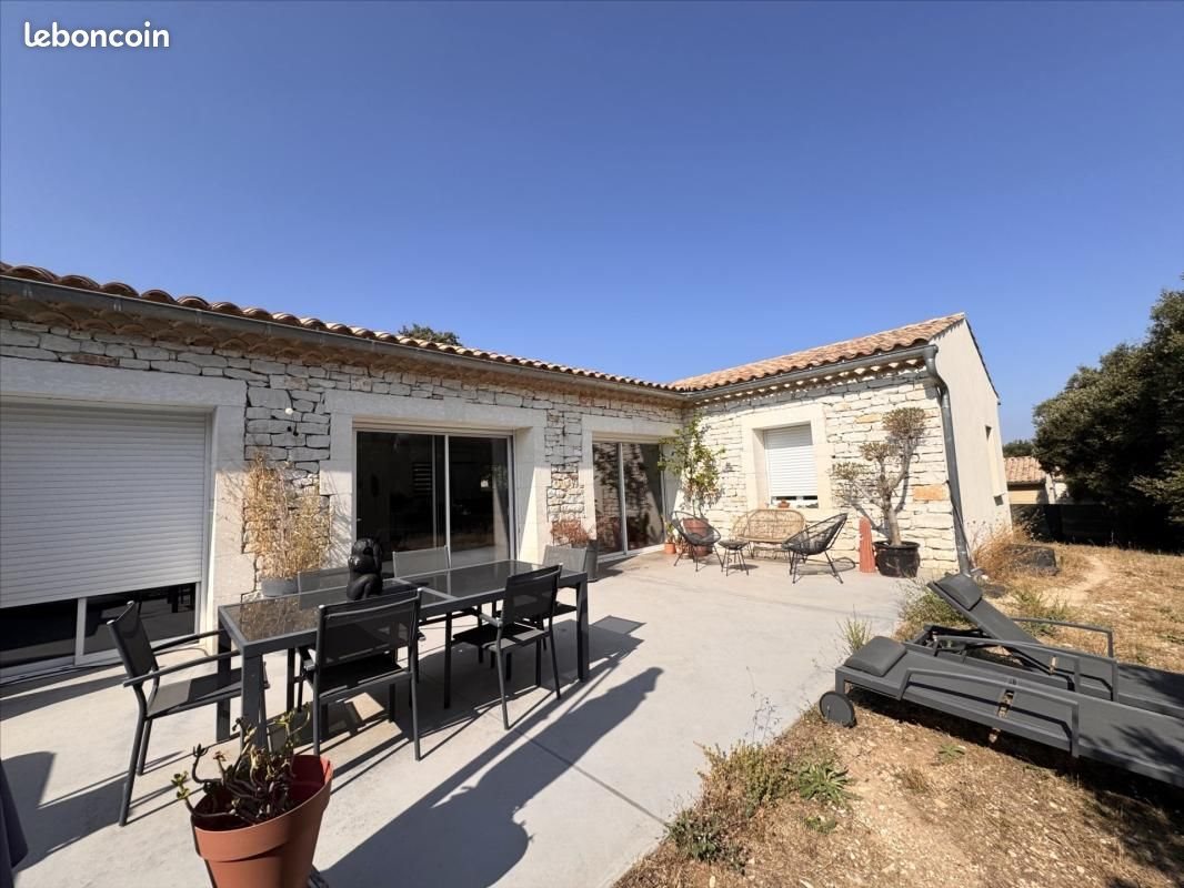 Maison à louer, 134m², Saint-Restitut