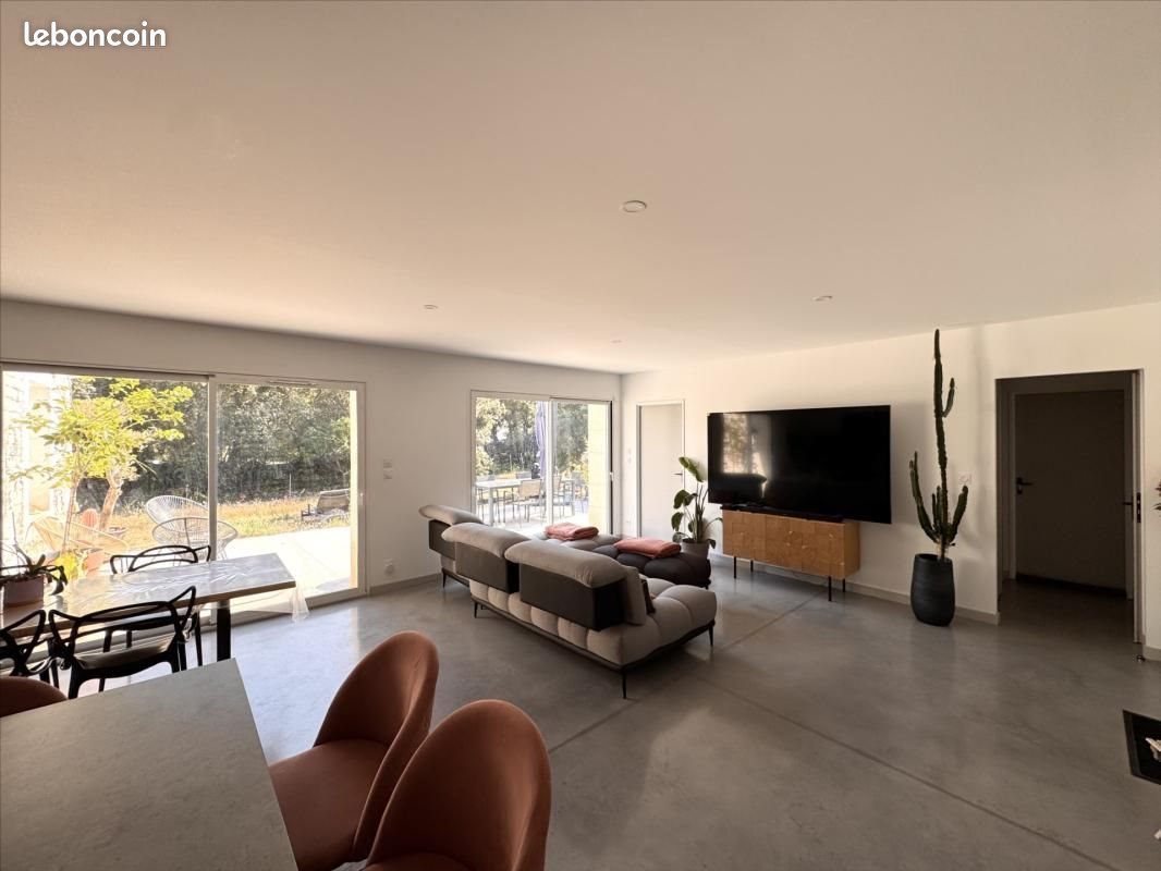 Maison à louer, 134m², Saint-Restitut