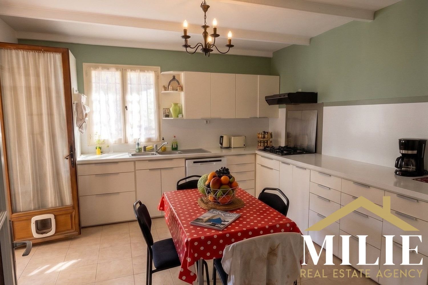 Maison à vendre, 137m², Cuges-les-Pins