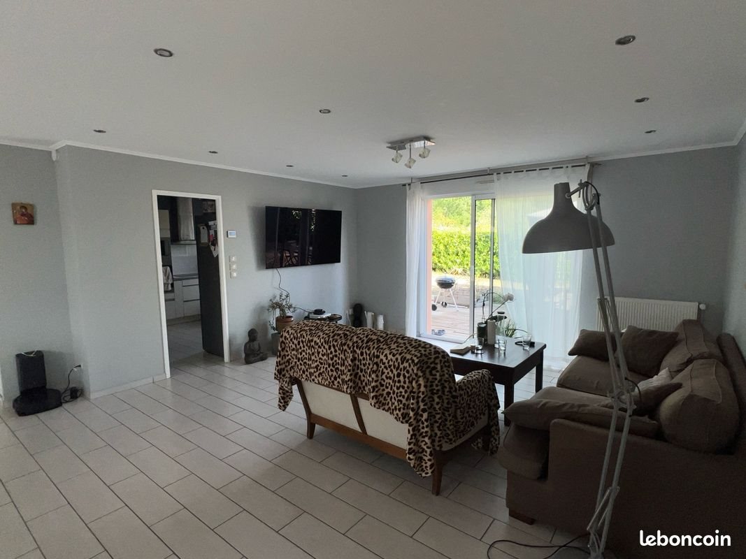 Maison à louer, 130m², Saint-Yorre