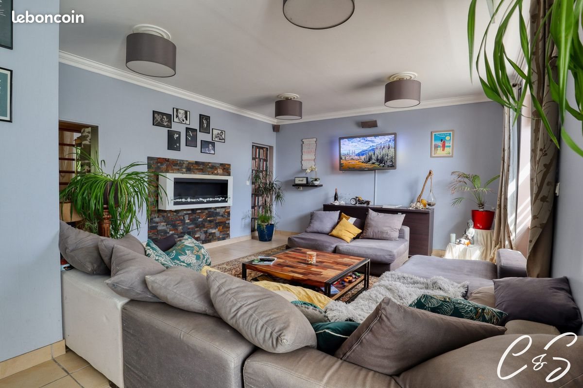 Maison à vendre, 147m², Tréogat
