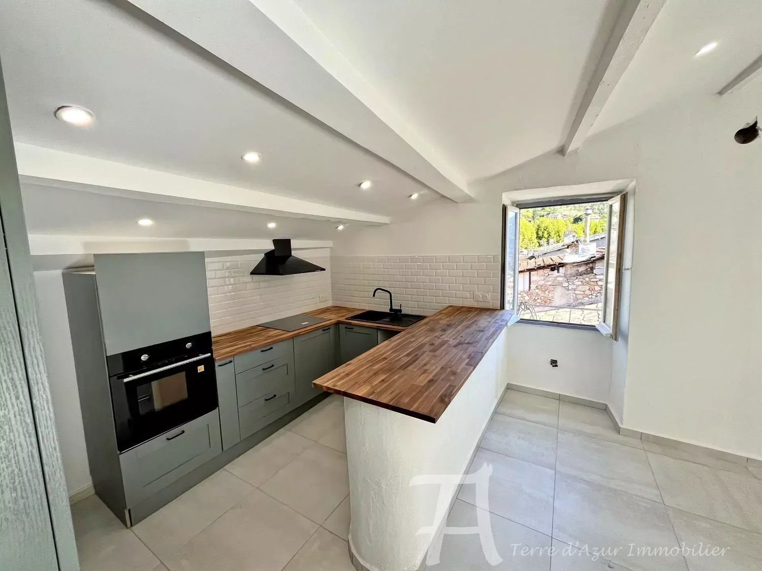 Appartement à louer, 66m², Sospel