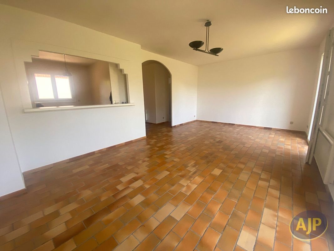 Maison à louer, 75m², Arveyres