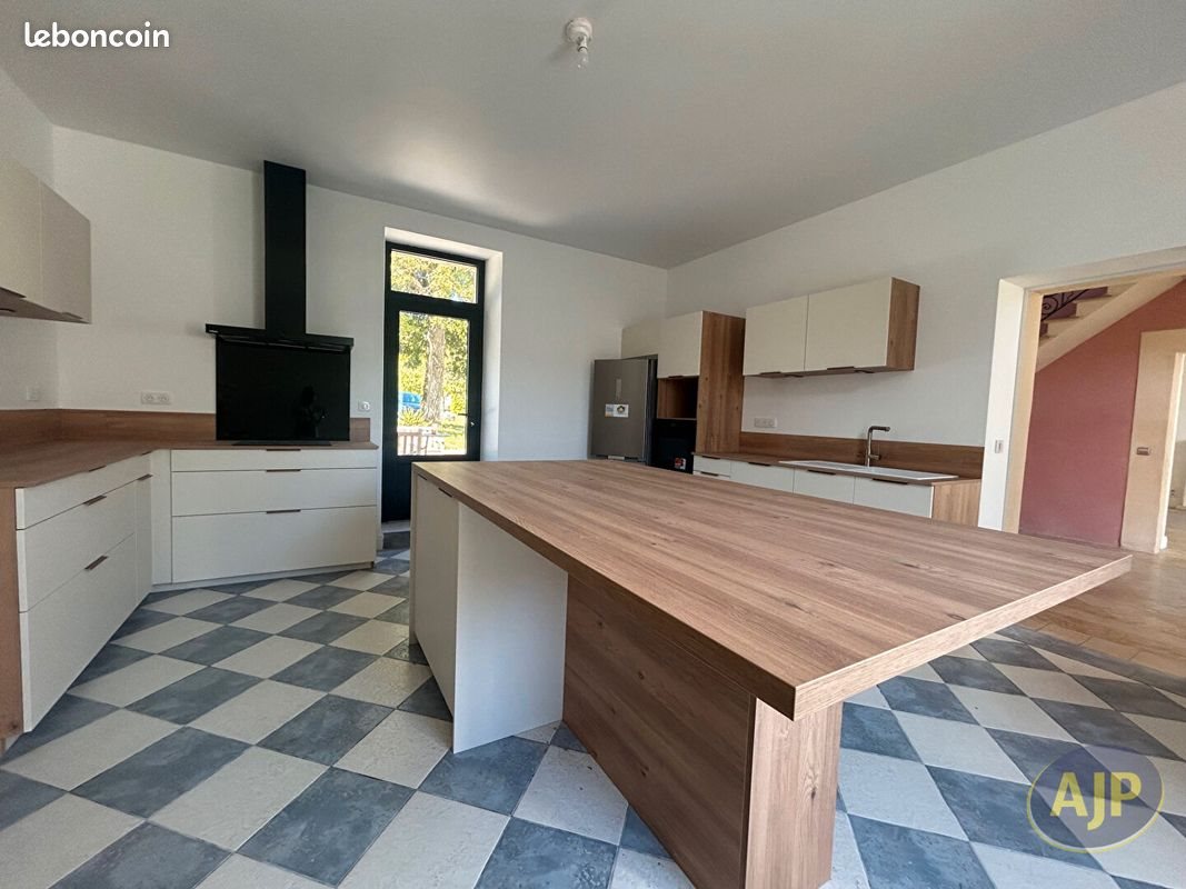 Maison à louer, 153m², Fronsac