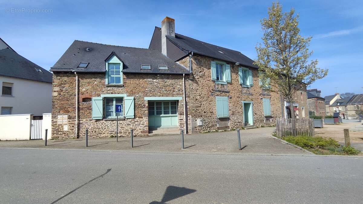 Maison à vendre, 400m², Vern-sur-Seiche