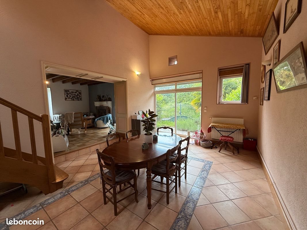 Maison à louer, 180m², Celle-Lévescault