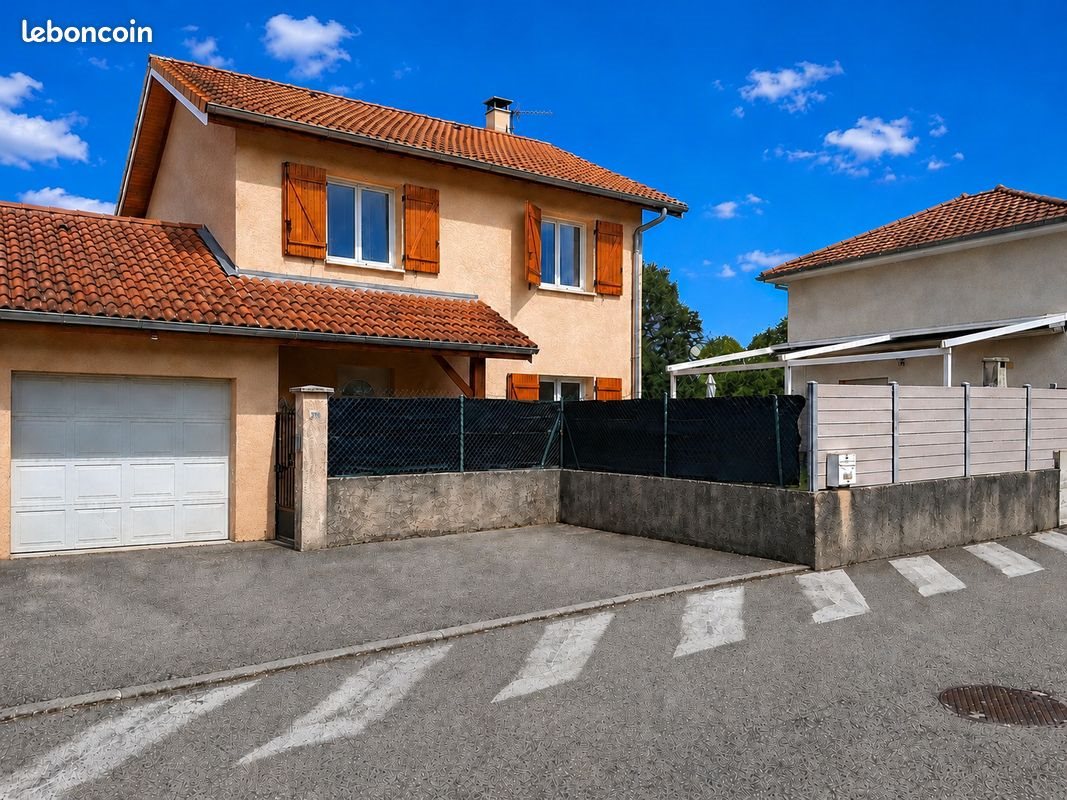Maison à louer, 93m², Vézeronce-Curtin
