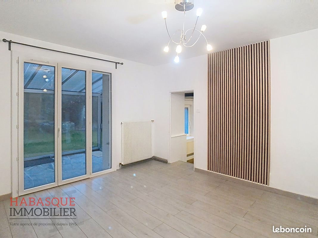 Maison à louer, 76m², Plouvorn