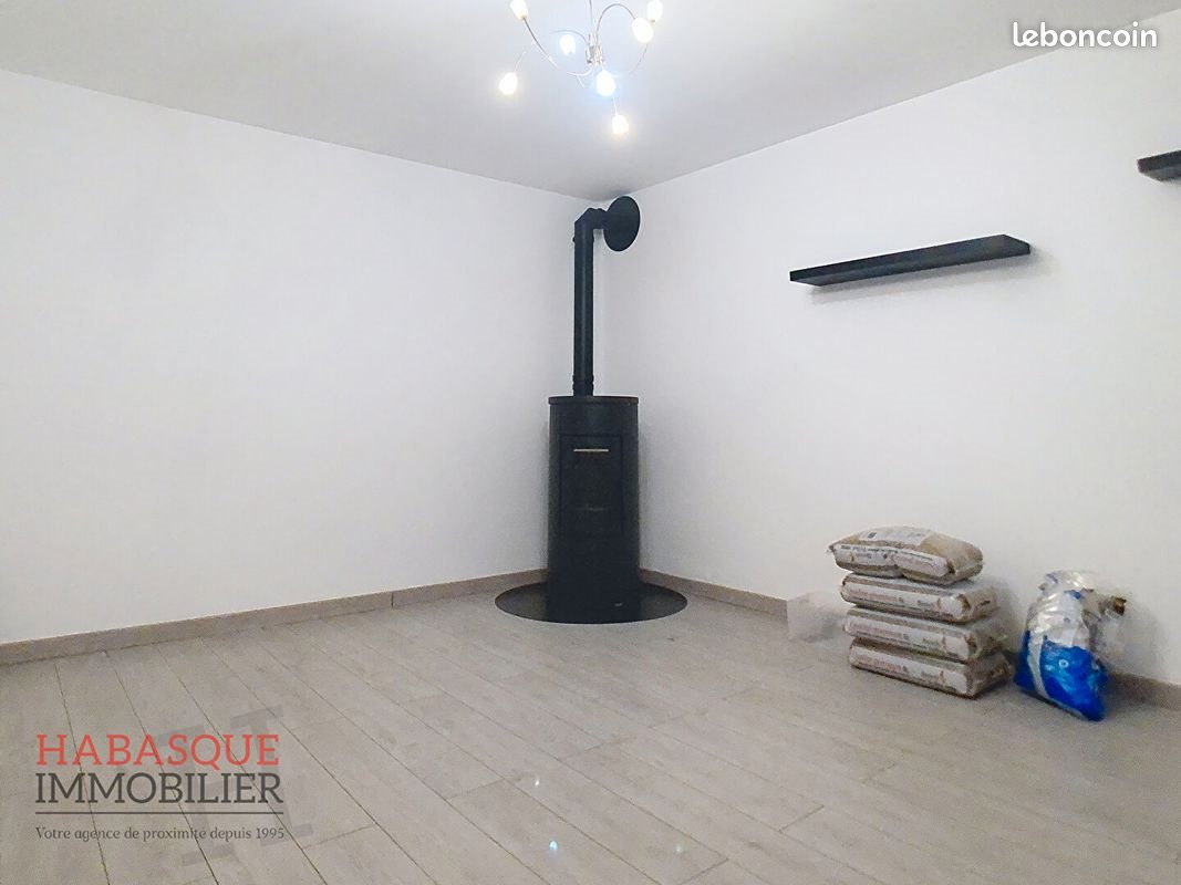 Maison à louer, 76m², Plouvorn
