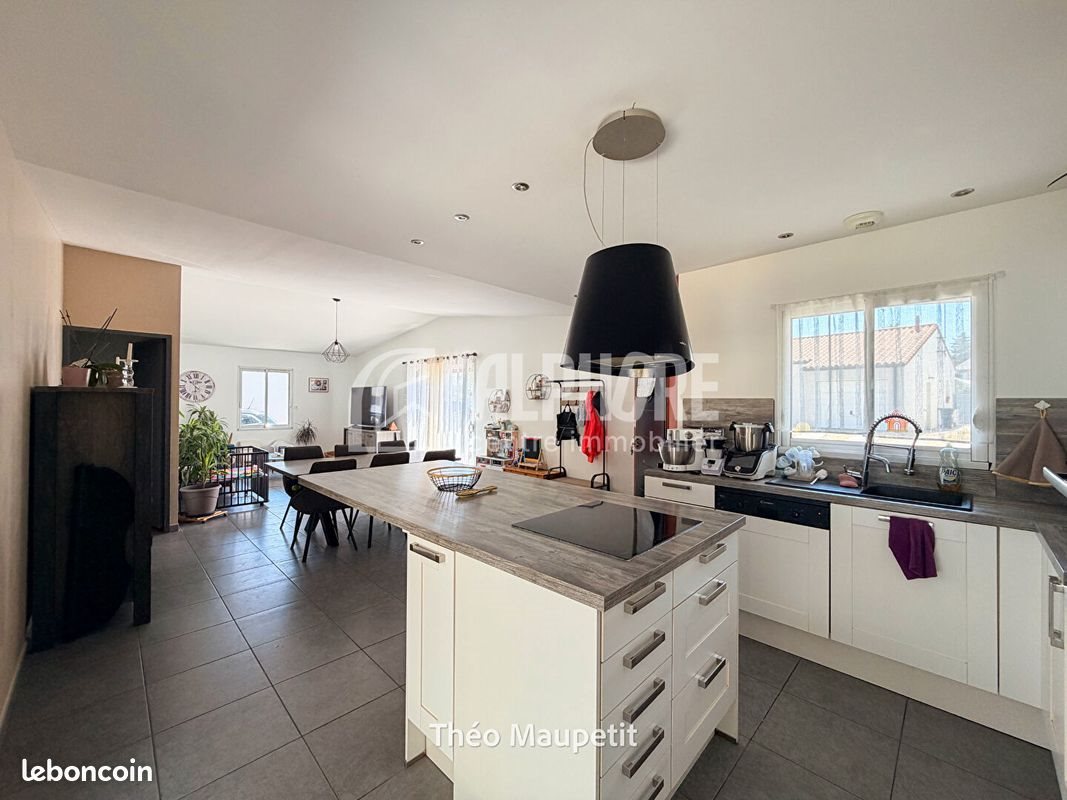 Maison à vendre, 97m², Nesmy