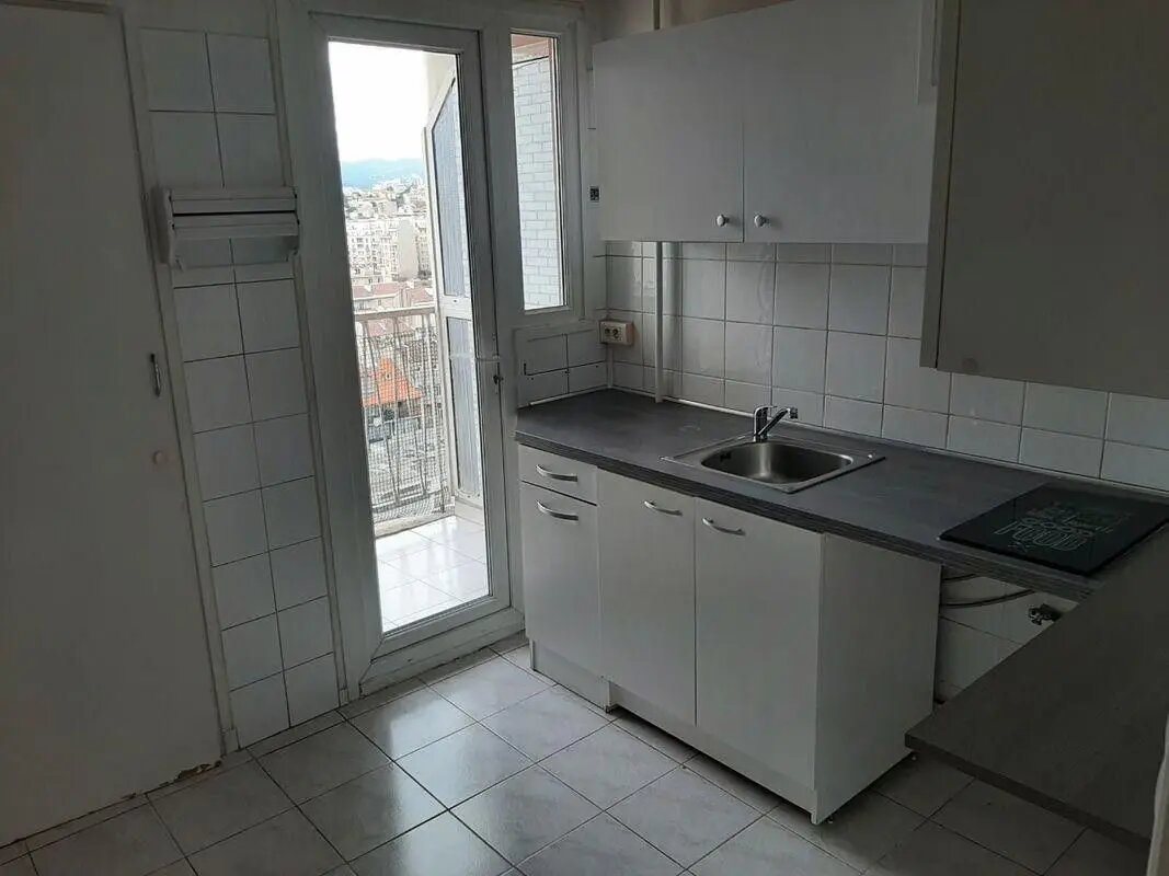 Appartement à louer, 29m², Marseille 8ème