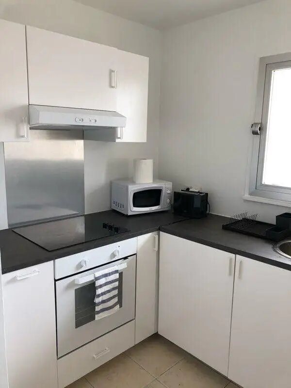 Appartement à louer, 27m², Suresnes