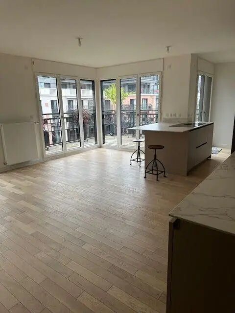 Appartement à louer, 70m², Courbevoie