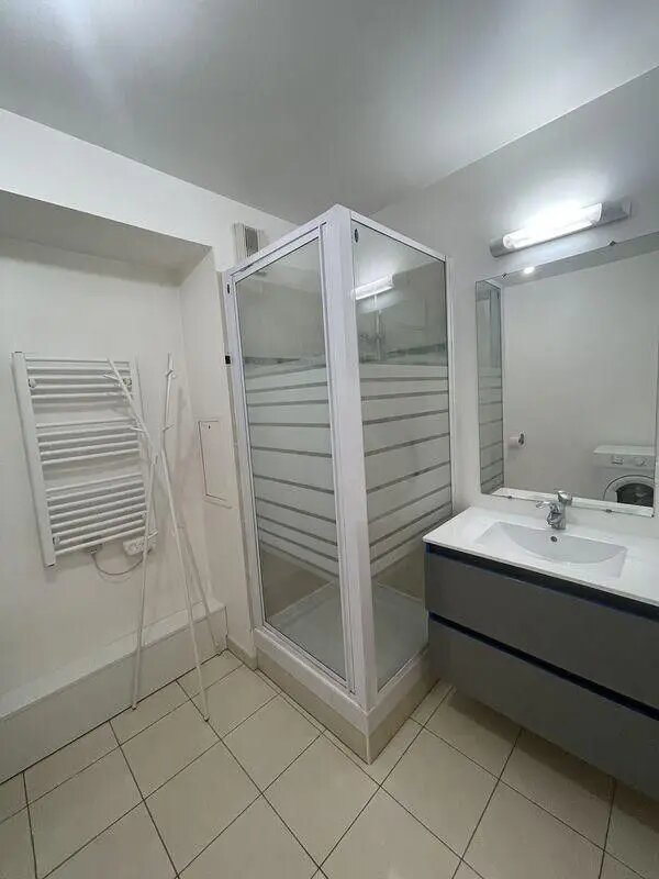 Appartement à louer, 27m², Courbevoie