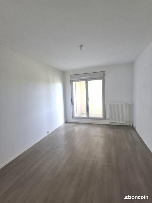 Appartement à louer, 73m², Roussillon