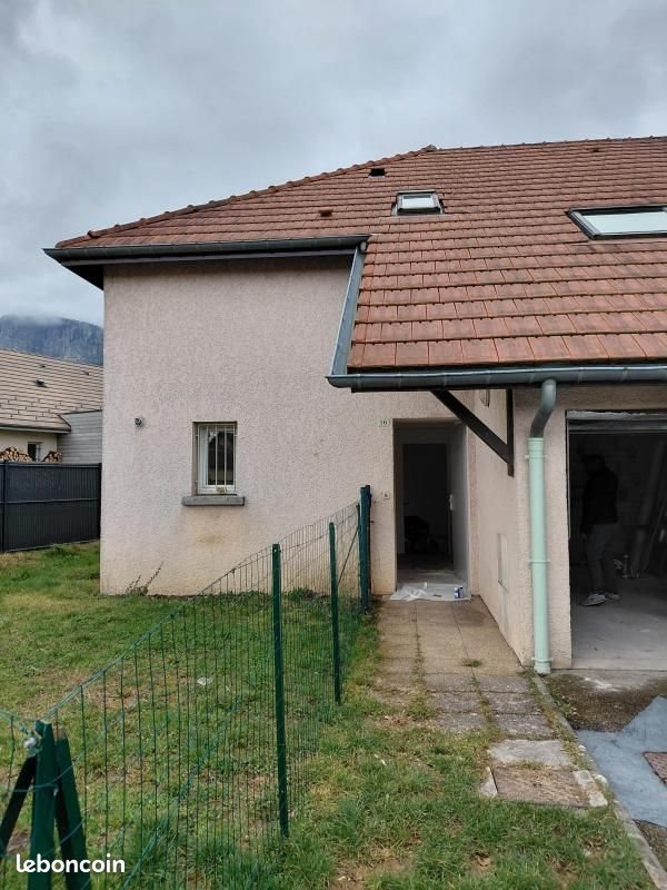 Maison à louer, 81m², Entre-deux-Guiers