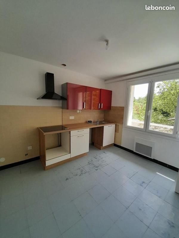 Appartement à louer, 68m², Saint-Barthélemy-de-Vals