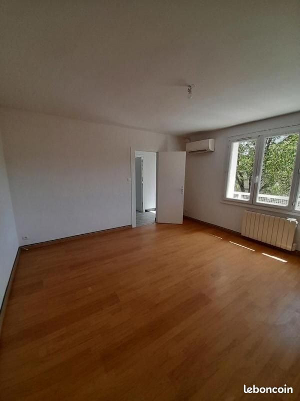 Appartement à louer, 68m², Saint-Barthélemy-de-Vals
