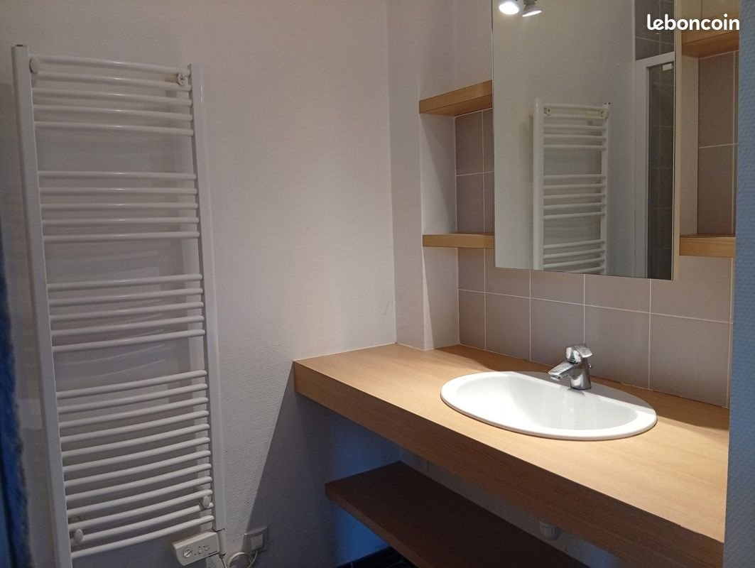 Appartement à louer, 34m², Saint-Denis-de-l'Hôtel