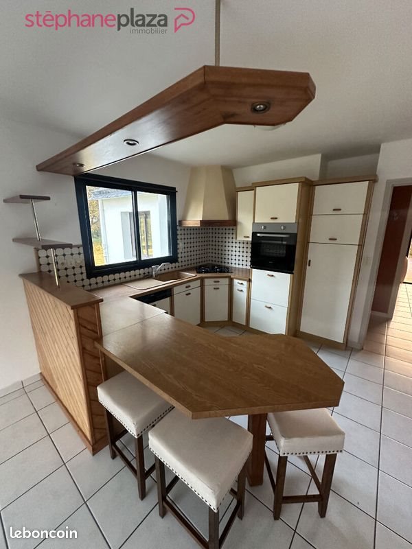 Maison à louer, 111m², Poullan-sur-Mer