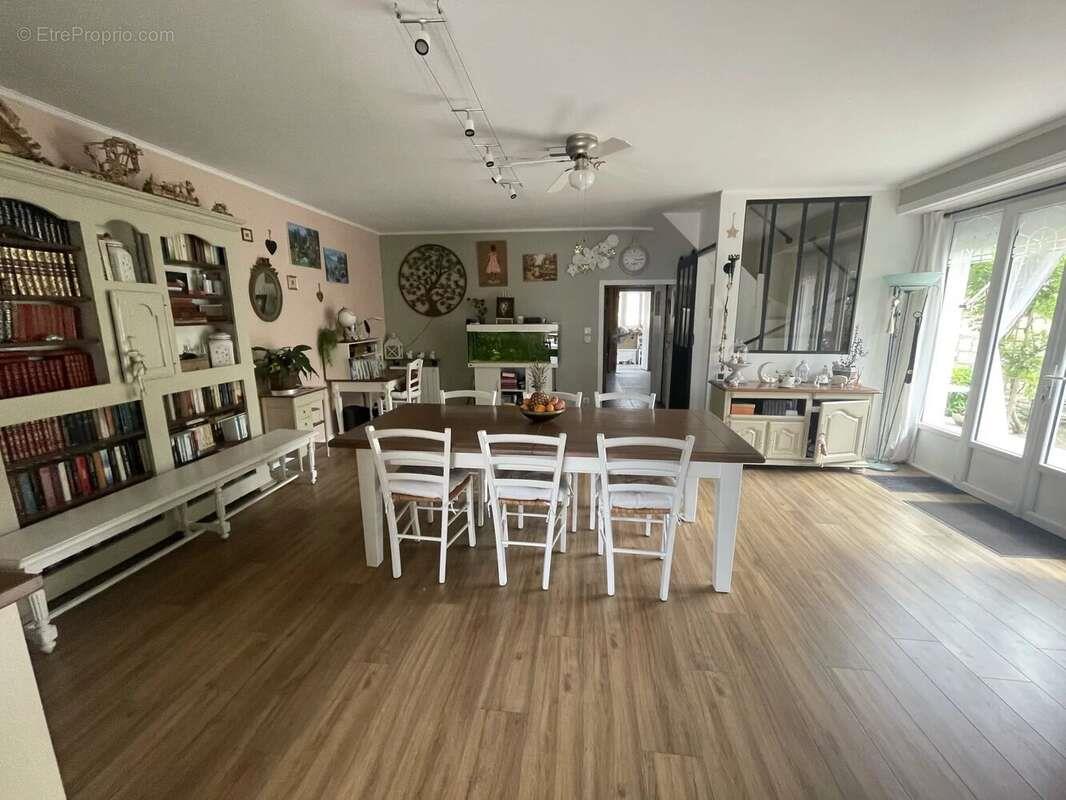Maison à vendre, 210m², Bournand