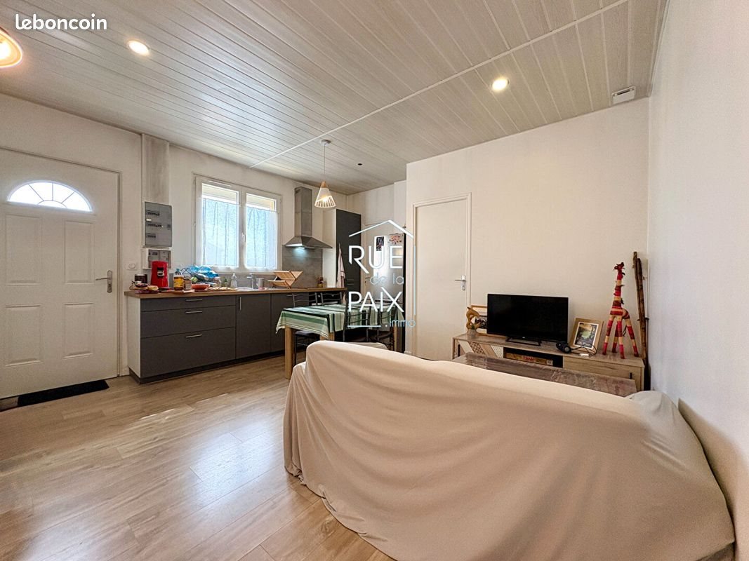 Maison à louer, 46m², Ayron