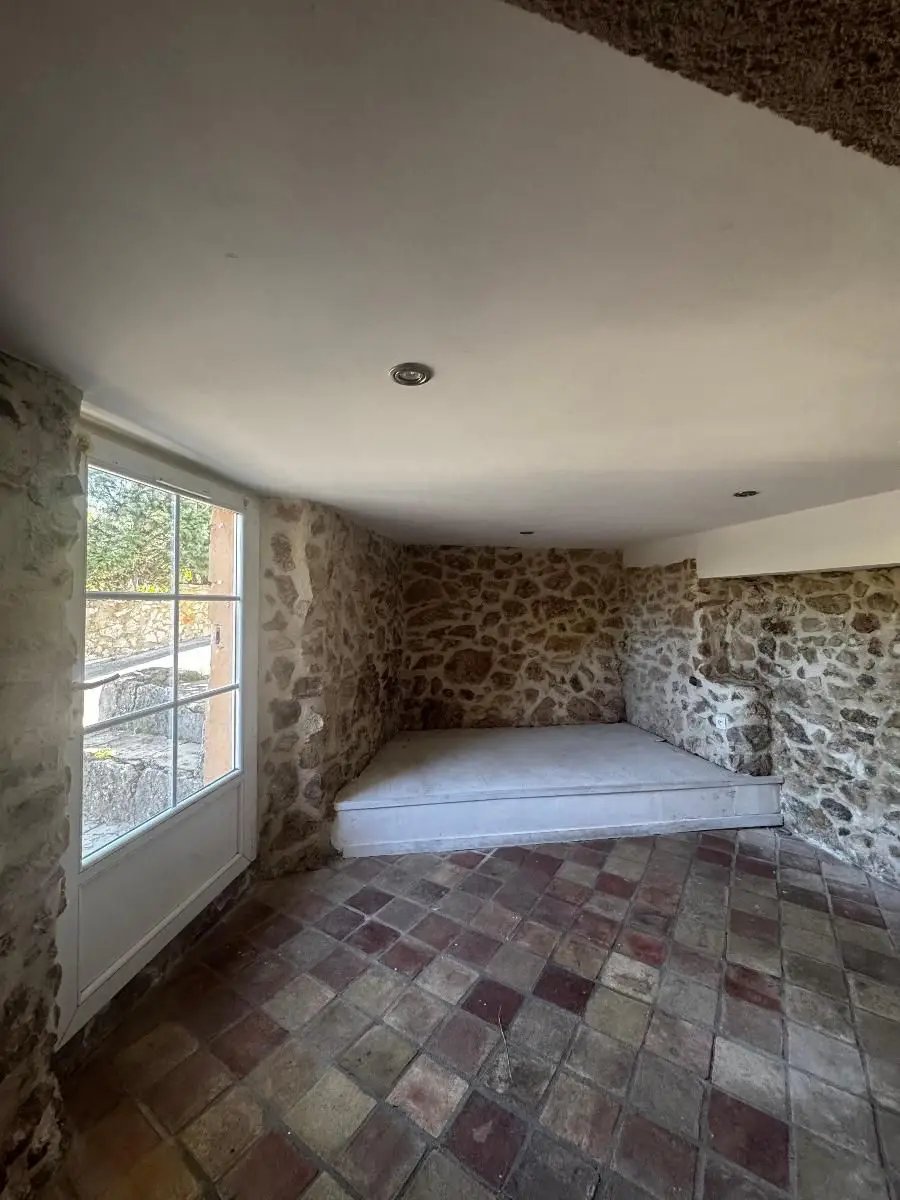 Appartement à louer, 24m², Rougiers