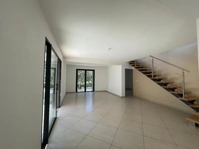 Maison à louer, 121m², Saint-Maximin-la-Sainte-Baume