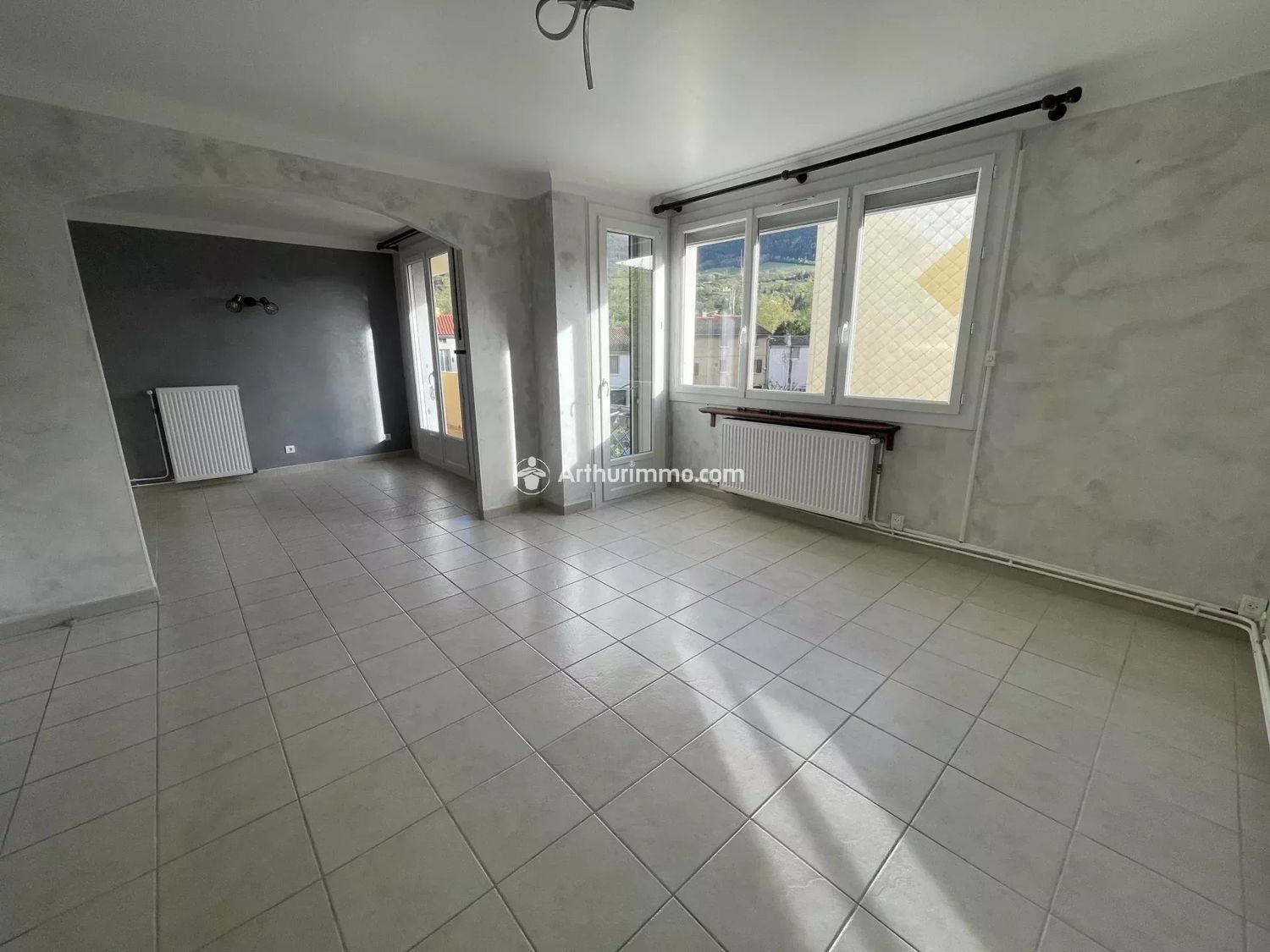 Appartement à louer, 68m², Saint-Georges-de-Luzençon