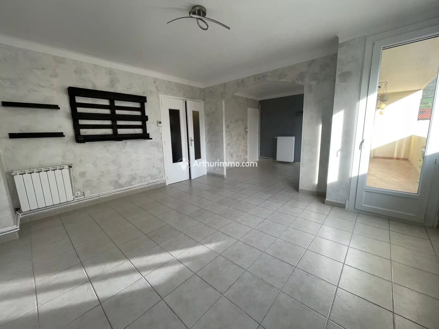 Appartement à louer, 68m², Saint-Georges-de-Luzençon