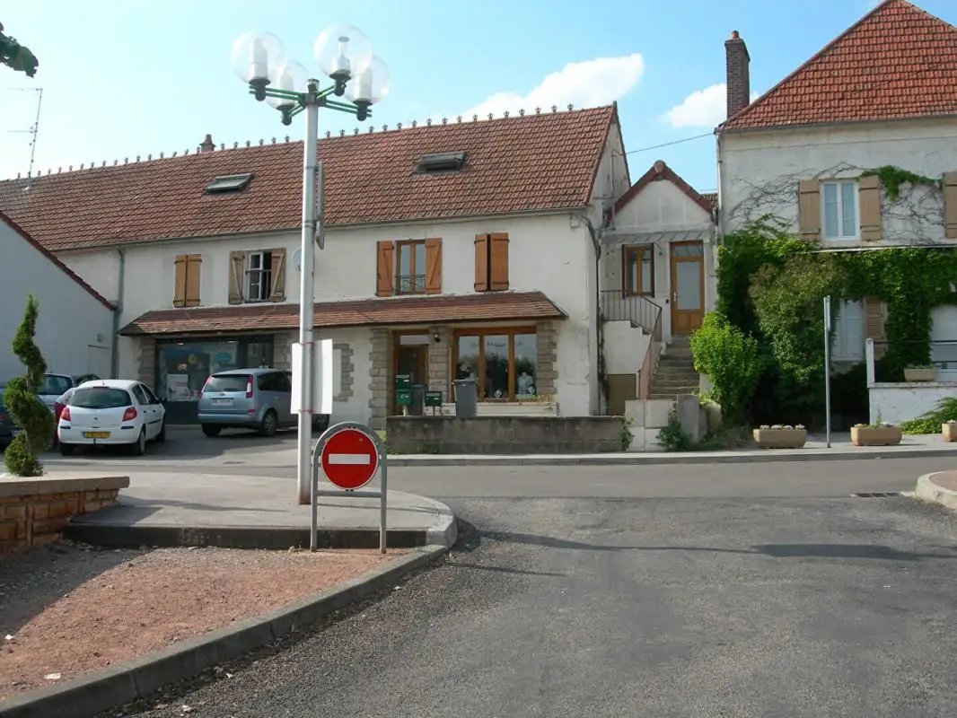 Appartement à louer, 77m², Épinac