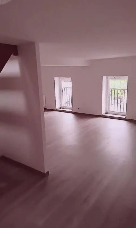 Appartement à louer, 77m², Épinac