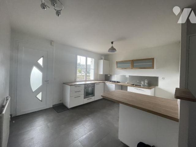 Maison à louer, 77m², Pezou