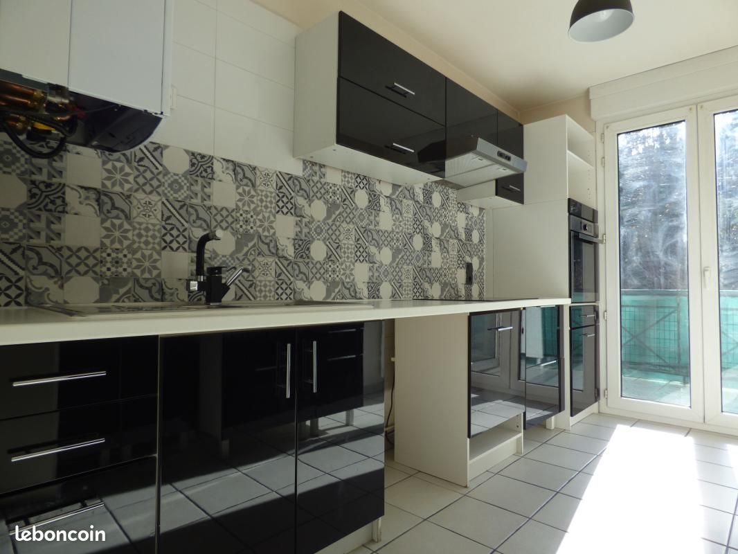 Appartement à louer, 103m², Polignac