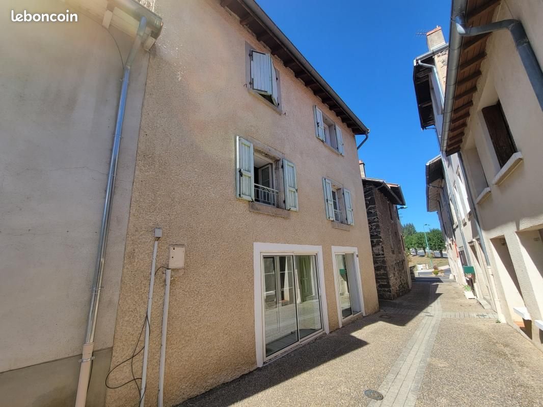 Appartement à louer, 68m², Coubon