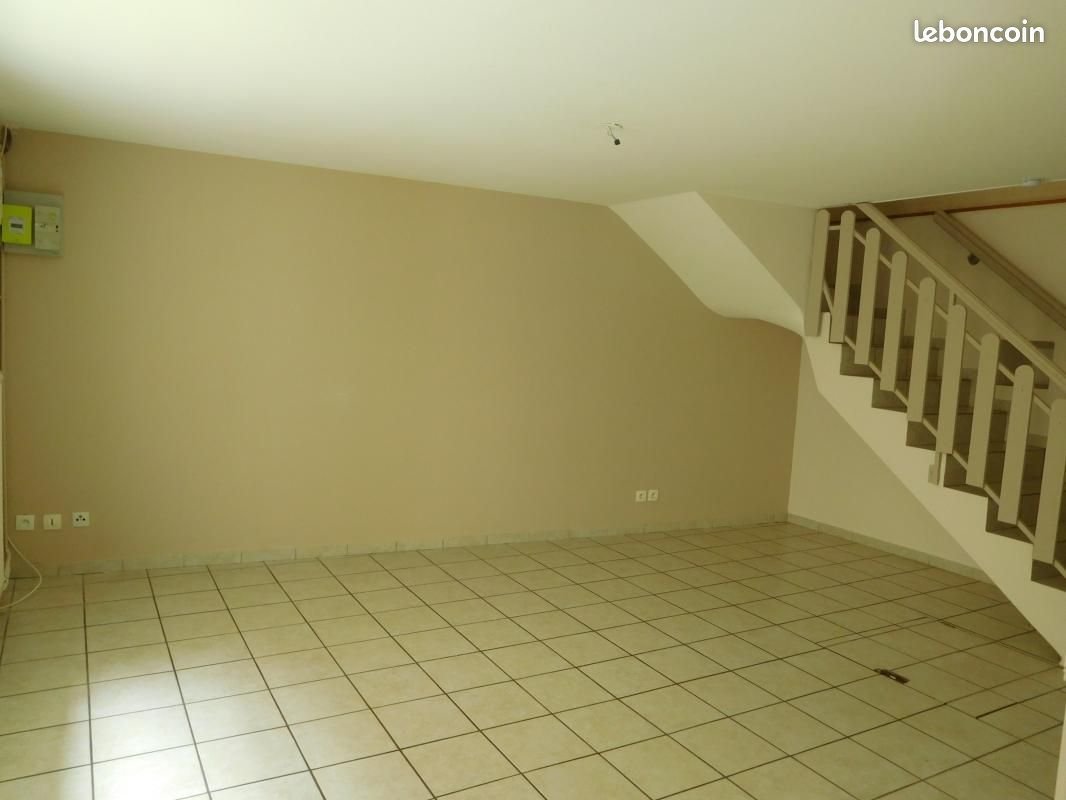 Appartement à louer, 68m², Coubon