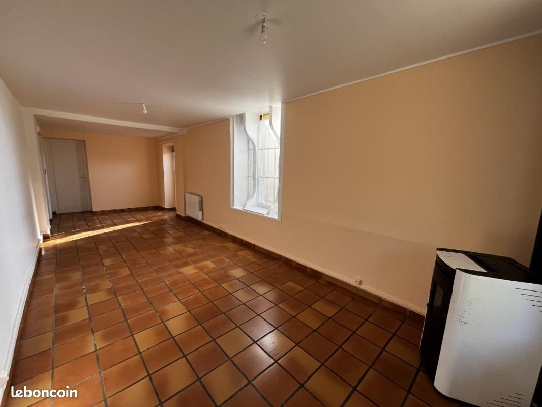 Maison à louer, 143m², Marlieux
