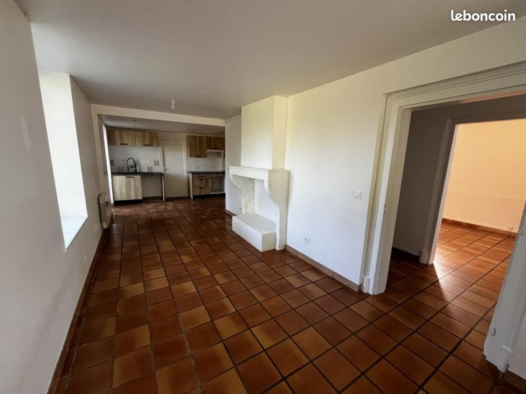 Maison à louer, 143m², Marlieux