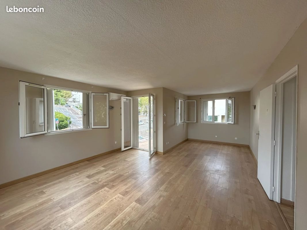 Appartement à louer, 69m², Bastia