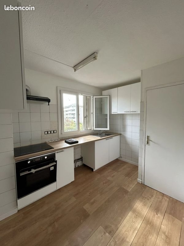 Appartement à louer, 69m², Bastia