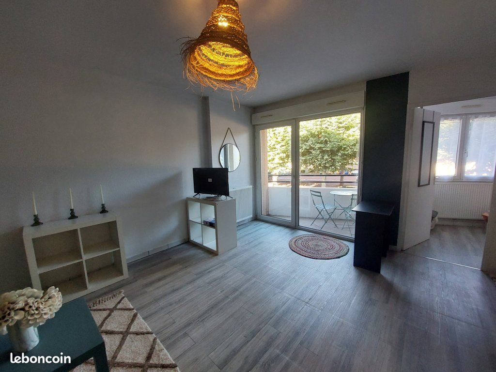 Appartement à louer, 35m², L'Etrat
