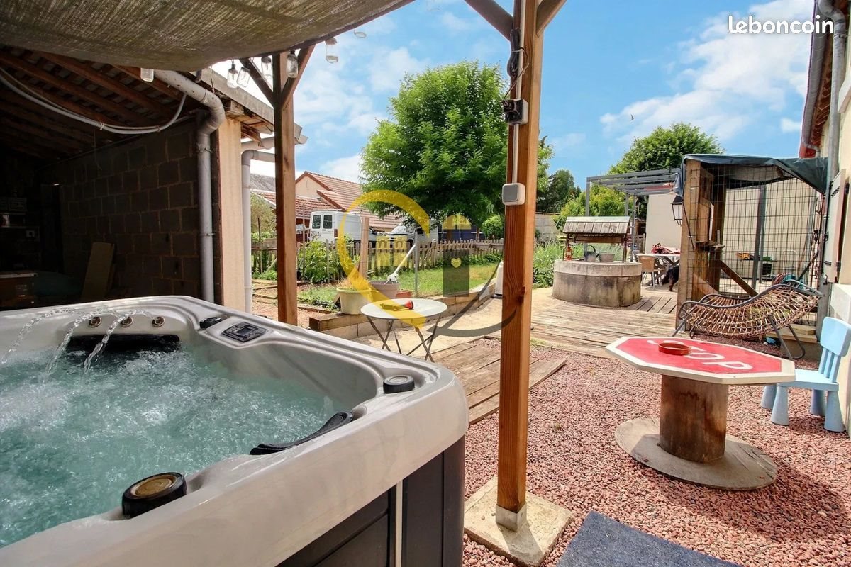 Maison à vendre, 160m², Moulins-sur-Yèvre
