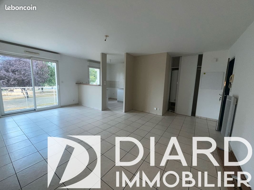 Appartement à louer, 66m², Etrelles
