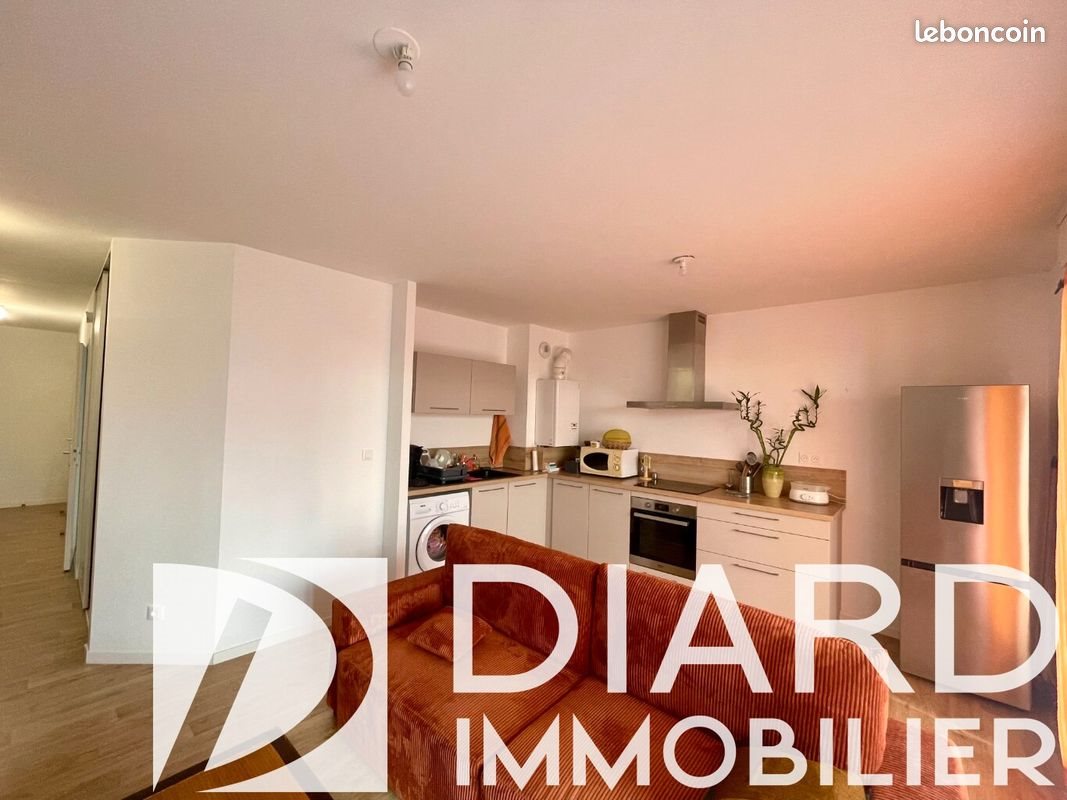 Appartement à louer, 45m², Saint-Aubin-du-Cormier