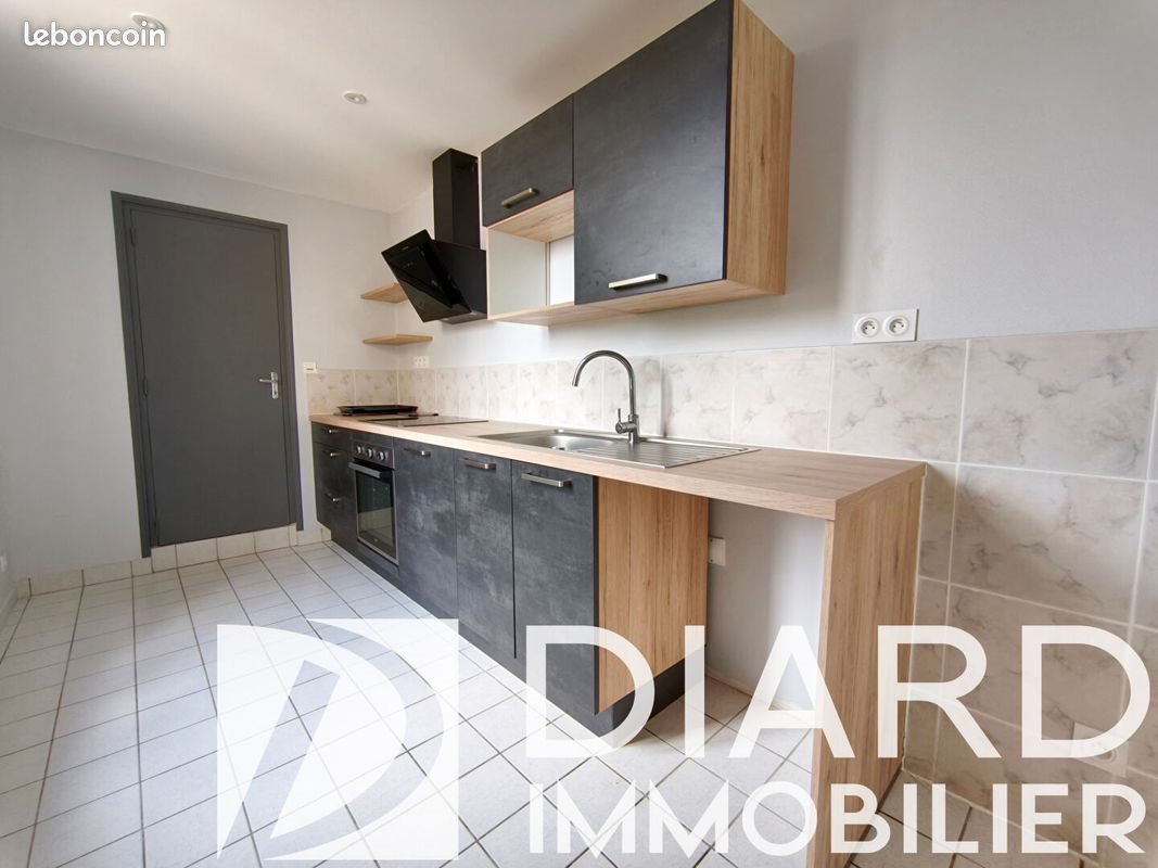 Maison à louer, 61m², Fougères