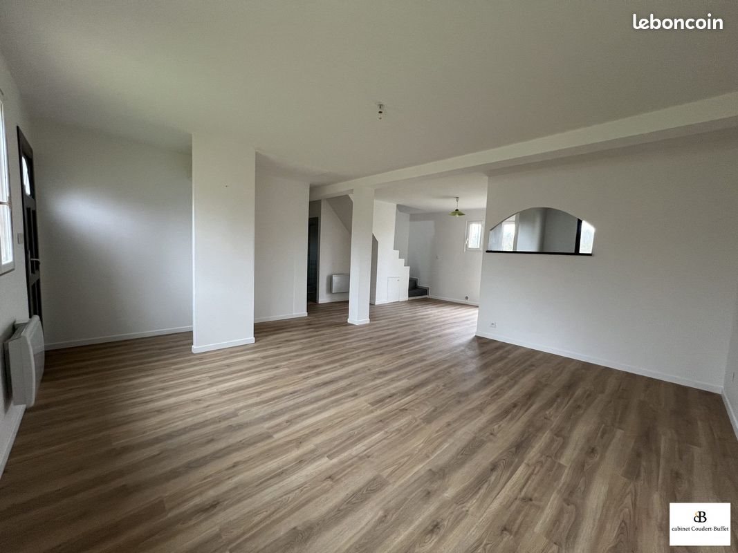 Maison à louer, 101m², Léré